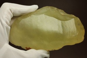 リビア砂漠から発見されたインパクトグラス(Impact glass)