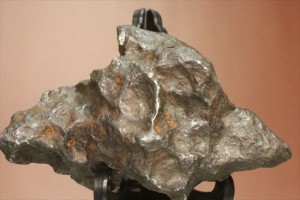 魅惑的な形状の鉄隕石カンポ・デル・シエロ　