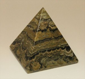面白い形！ピラミッド型のストロマトライト（ペルー産）