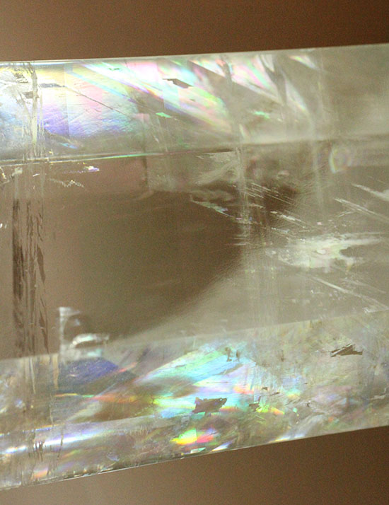 虹色の干渉色が楽しめます!方解石の大きな結晶。(その10)