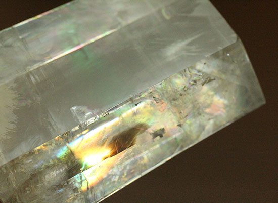 虹色の干渉色が楽しめます!方解石の大きな結晶。(その11)