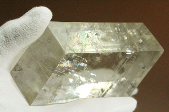 虹色の干渉色が楽しめます!方解石の大きな結晶。(その13)