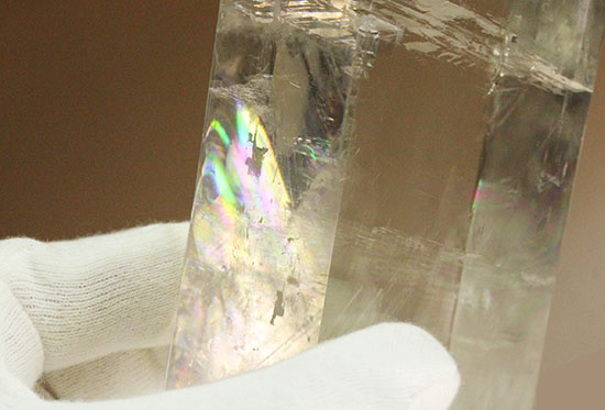 虹色の干渉色が楽しめます!方解石の大きな結晶。(その14)