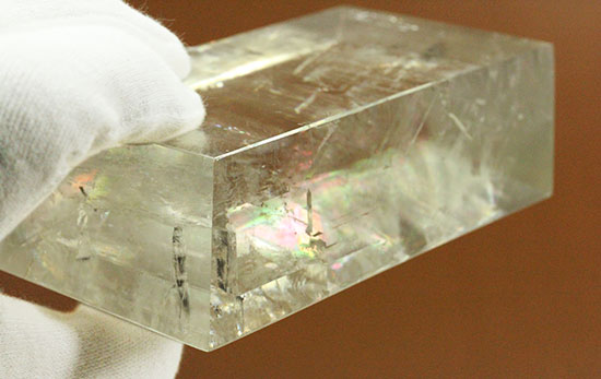 虹色の干渉色が楽しめます!方解石の大きな結晶。(その15)