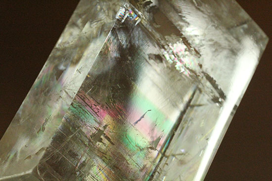 虹色の干渉色が楽しめます!方解石の大きな結晶。(その4)