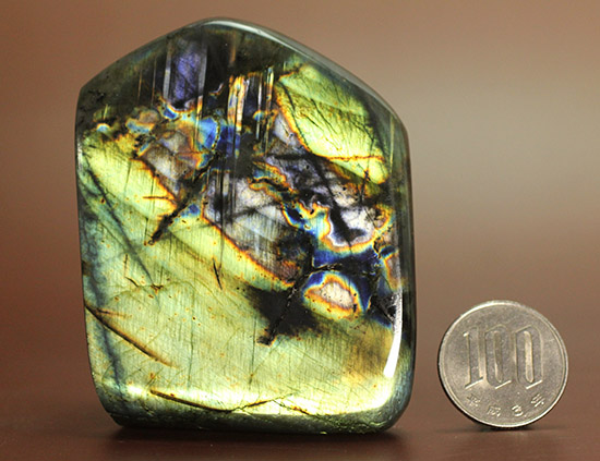 稀有な遊色。ライムグリーンに輝く鉱物ラブラドライト(Labradorite)（その14）