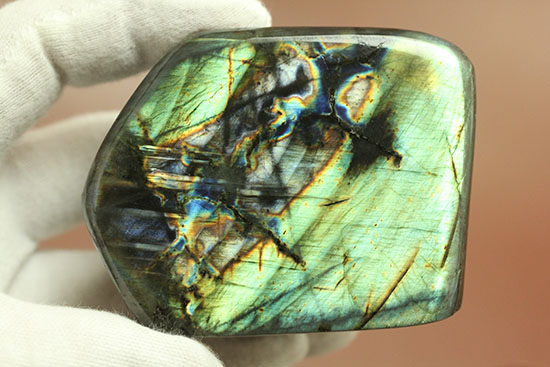 稀有な遊色。ライムグリーンに輝く鉱物ラブラドライト(Labradorite)（その2）