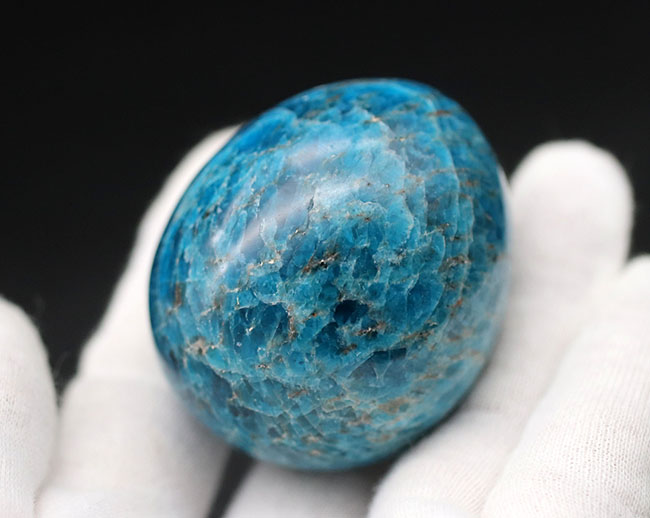 専用スタンド付き、自然界では珍しい爽やかなブルーを呈する燐灰石（りんかいせき）こと、ブルーアパタイト（Blue apatite）（その2）