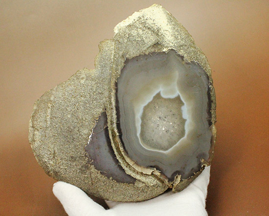 １.９キロオーバー！典型的な産状を示すブラジル産メノウの原石(Agate)（その7）