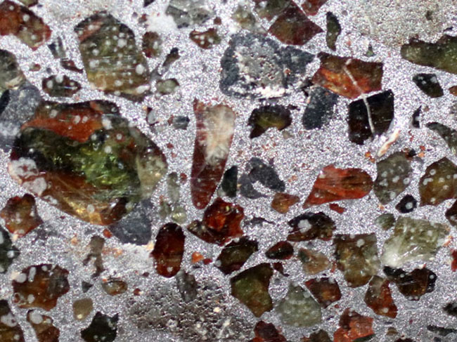 常識を覆す分厚いぜいたくなカッティング！角柱タイプの石鉄隕石、パラサイト。「世界で最も美しい隕石」の異名は伊達ではありません（その10）