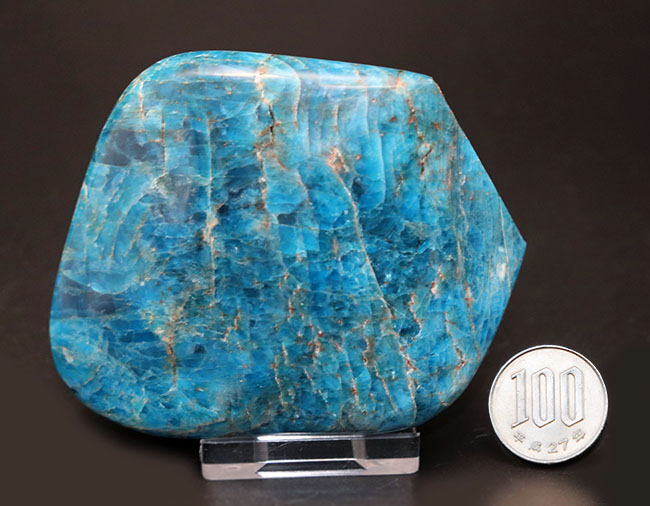 南国のビーチを思わせる鮮やかなブルー！燐灰石（りんかいせき）こと、ブルーアパタイト（Blue apatite）の天然石（その12）