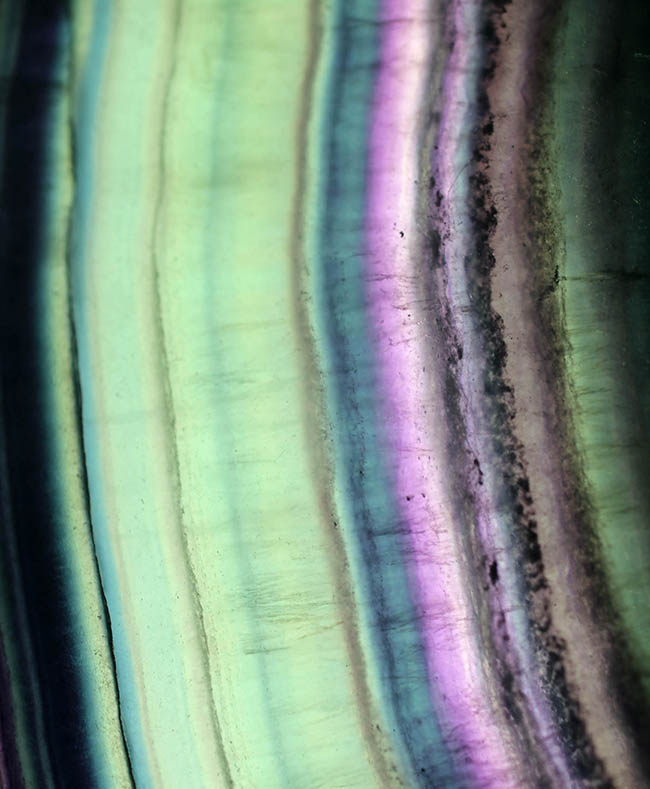 これはもはや天然石のビッグな虹だ！１６ｃｍ超える大きなレインボーフローライト（fluorite）（その3）