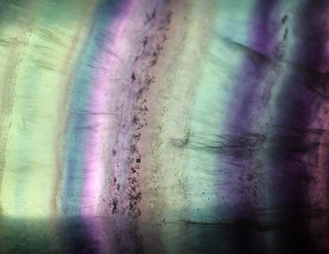 これはもはや天然石のビッグな虹だ！１６ｃｍ超える大きなレインボーフローライト（fluorite）（その4）