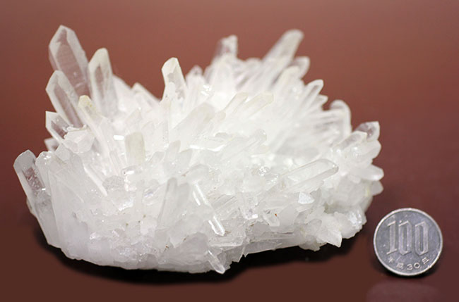 非常に透明度の高い石英結晶（水晶）のクラスター（その9）