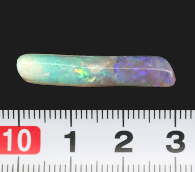 ブランド産地（南オーストラリア州アンダムーカ）で採集された、瑞々しい天然プレシャスオパール（Opal）のカボション（その6）