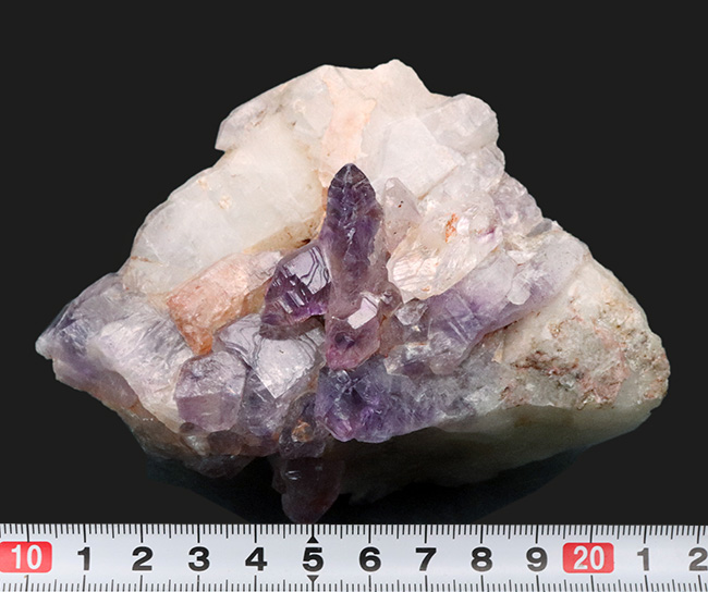 自然はアーティスト！紫のアメシスト（Amethyst）を含む、自然の石英結晶（水晶）（その6）