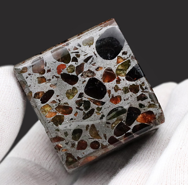 贅沢な豆腐カット！状態の良いカンラン石が美しいブラウンを呈する、石鉄隕石、ケニアン・パラサイト（その6）