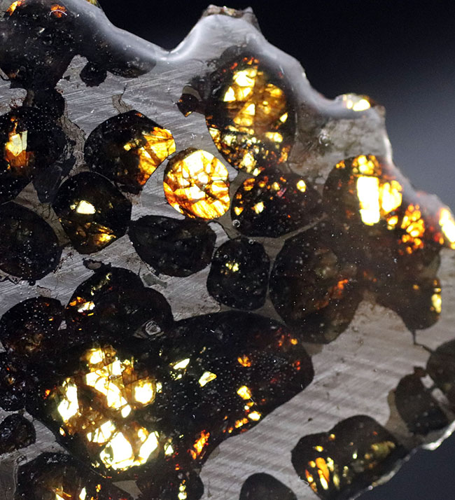極めて上質、ナイスピース！２０１６年に発見された、新しいケニヤ産パラサイト隕石（本体防錆処理済み）（その1）