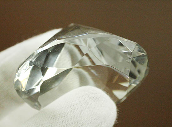 ダイアモンド風にカットされた水晶(クリスタル)(その12)