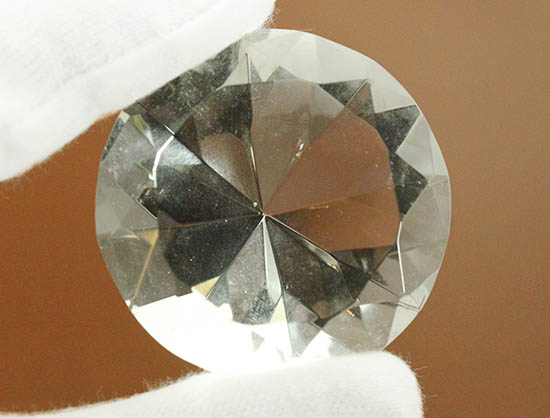 ダイアモンド風にカットされた水晶(クリスタル)(その2)