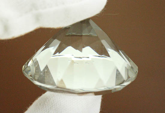 ダイアモンド風にカットされた水晶(クリスタル)(その8)