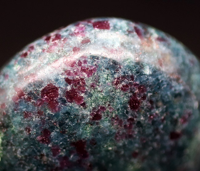ベリーレア！天然ルビーが内包された青緑の藍晶石（らんしょうせき）、またの名をキャナイト（kyanite）（その3）
