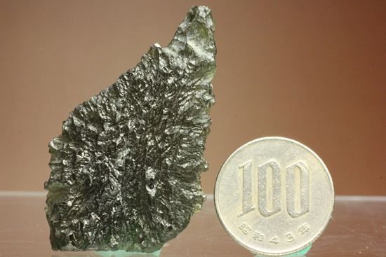 透明度高！！　隕石衝突によってつくられたチェコ産のインパクトグラス・モルダバイト(Moldavite) （その8）