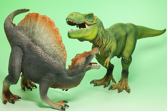ティラノサウルスとスピノサウルス恐竜フィギュア2体セット（本物化石1個付き）（その17）