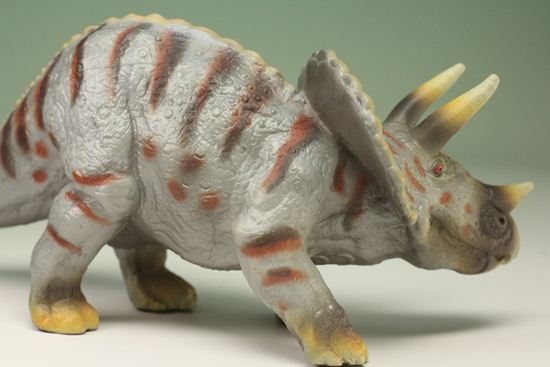 トリケラトプス恐竜ミニフィギュア（本物化石1個付き）（その10）