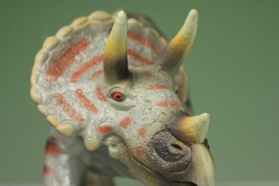 トリケラトプス恐竜ミニフィギュア（本物化石1個付き）（その14）
