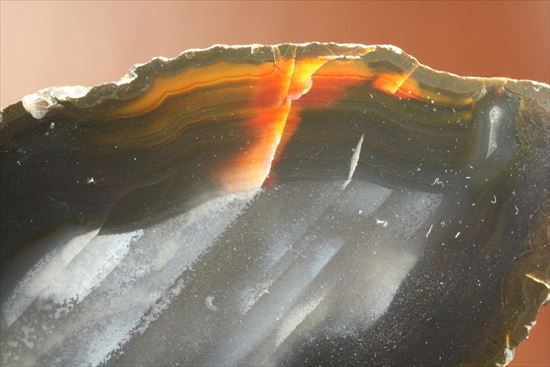 渋いマットブラックと無骨な表皮が味わい深い鉱物メノウ(その9)