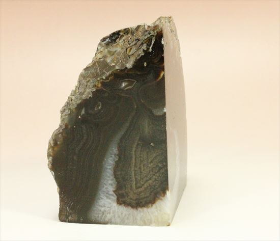 縞状の層が美しい鉱物メノウ(その6)
