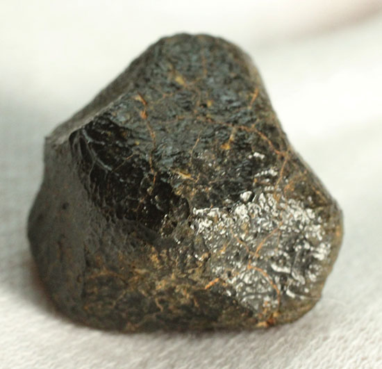 どこかの星の地殻に起源があるとされるユークライト。良質の溶融表皮を備えたキャメルドゥンガ（Camel Donga）隕石（その6）