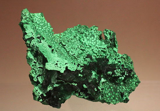 鮮やかな緑色鉱物、その名は翠銅鉱(すいどうこう:Dioptase)(その4)