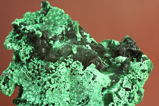 鮮やかな緑色鉱物、その名は翠銅鉱(すいどうこう:Dioptase)(その9)