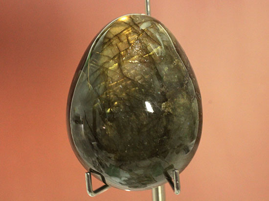 ピータンの卵！？いえいえ、閃光効果を有する、鉱物ラブラドライトです。(Labradorite)