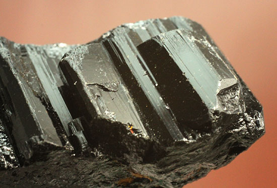美しい柱状の結晶構造！ブラックトルマリン原石(Black Tourmalin)