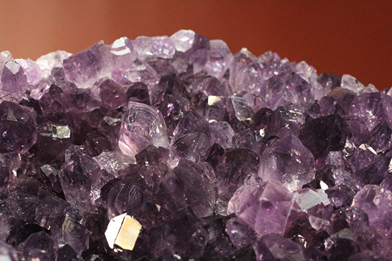 １.５キロオーバー！紫水晶ことアメジストの原石、キラキラ輝く迫力標本(Amethyst)