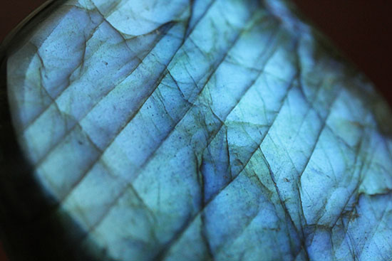 自然が織り成す芸術作品。ブルーが美しいラブラドライトのペンダントトップ/　【ot682】