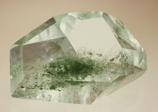緑泥石を内包した水晶。透明度高い！/　【ot684】