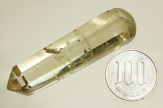 産出量が少ない、希少な天然鉱物シトリン（黄水晶）/　【ot706】