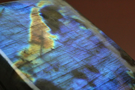 スカイブルーのラブラドレッセンスを堪能できる300gを超える巨大なラブラトライト(Labradorite)(その17)