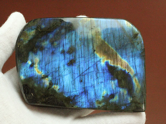 スカイブルーのラブラドレッセンスを堪能できる300gを超える巨大なラブラトライト(Labradorite)(その2)