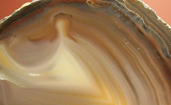 直線的な縞模様とレースの縁取りがコラボした、メノウスライス標本(Agate)(その5)