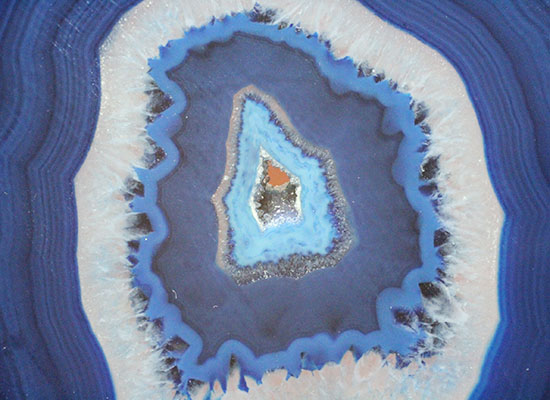 中央は方解石化してキラキラ！ブルーカラーが鮮やかな、メノウ大判標本(Agate)（その8）