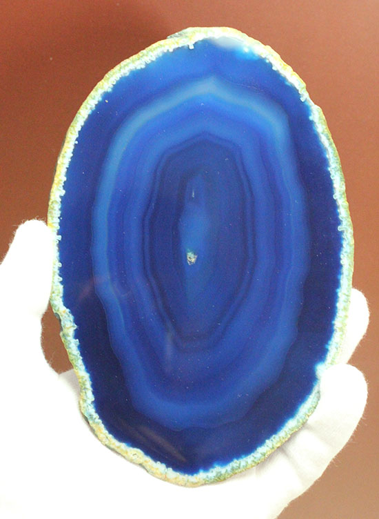 群青色のグラデーション層が特徴、鉱物メノウ標本(Agate)（その1）