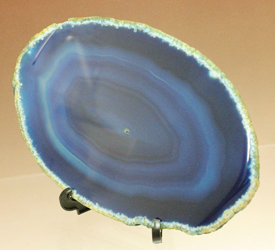 群青色のグラデーション層が特徴、鉱物メノウ標本(Agate)（その4）