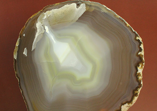光にかざすと色調が変わる、鉱物メノウの大判標本(Agate)（その8）