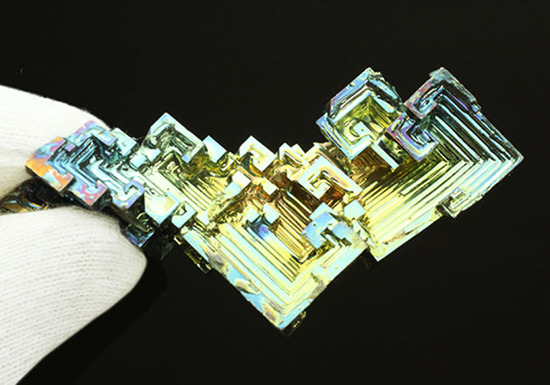 不思議な結晶成長と干渉色でコレクターを魅了するビスマス結晶/　【ot917】