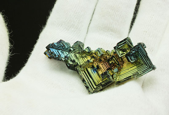 不思議な結晶成長と干渉色でコレクターを魅了するビスマス結晶(その8)